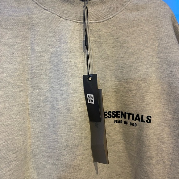 ESSENTIAL FEAR OF GOD Crewneck Unisex 
Light Oatmeal Color 
Size M
Brand new - Picture 5 of 6